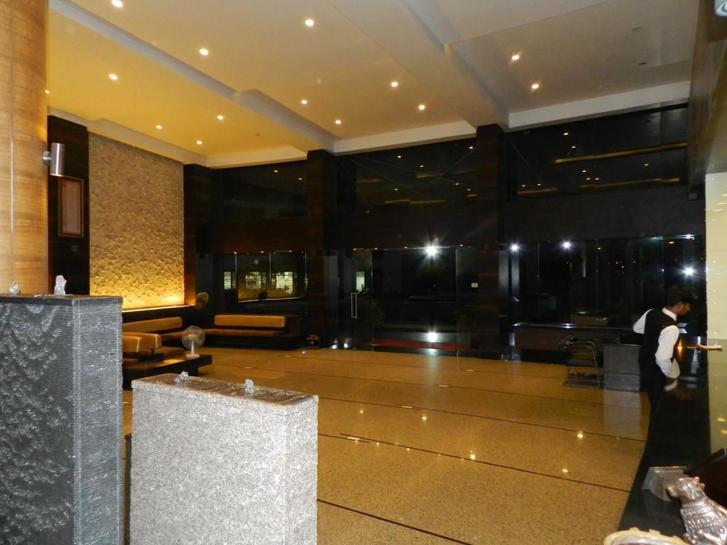 Hotel Rock Regency Toranagallu Exterior photo