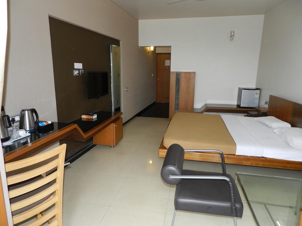 Hotel Rock Regency Toranagallu Room photo