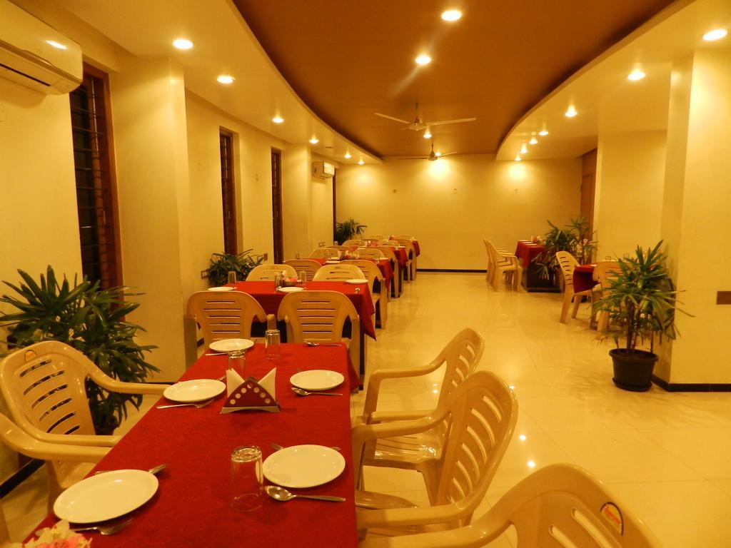 Hotel Rock Regency Toranagallu Exterior photo