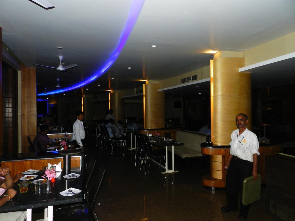 Hotel Rock Regency Toranagallu Exterior photo