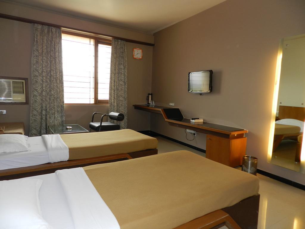 Hotel Rock Regency Toranagallu Room photo