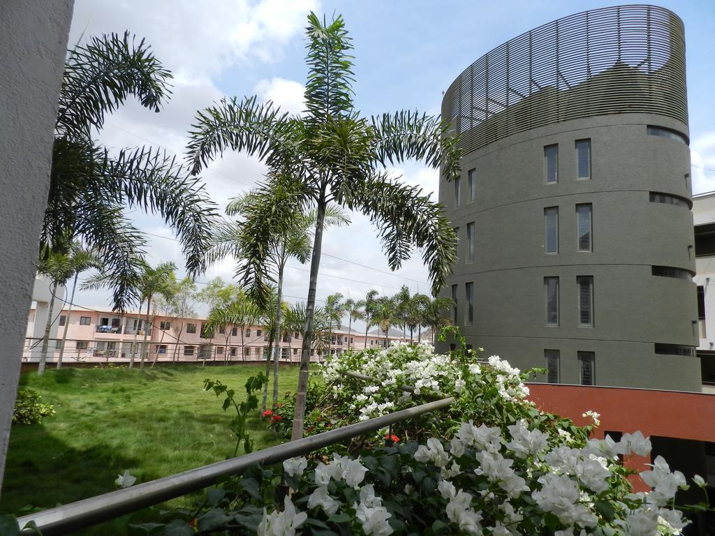 Hotel Rock Regency Toranagallu Exterior photo