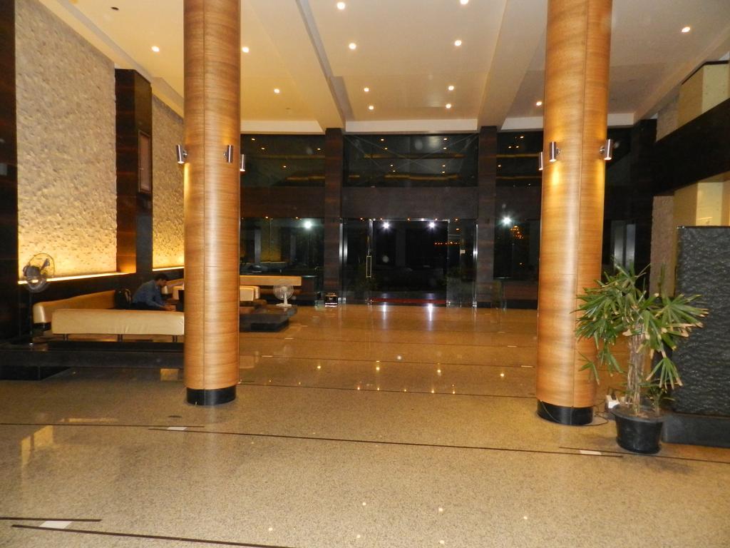 Hotel Rock Regency Toranagallu Exterior photo